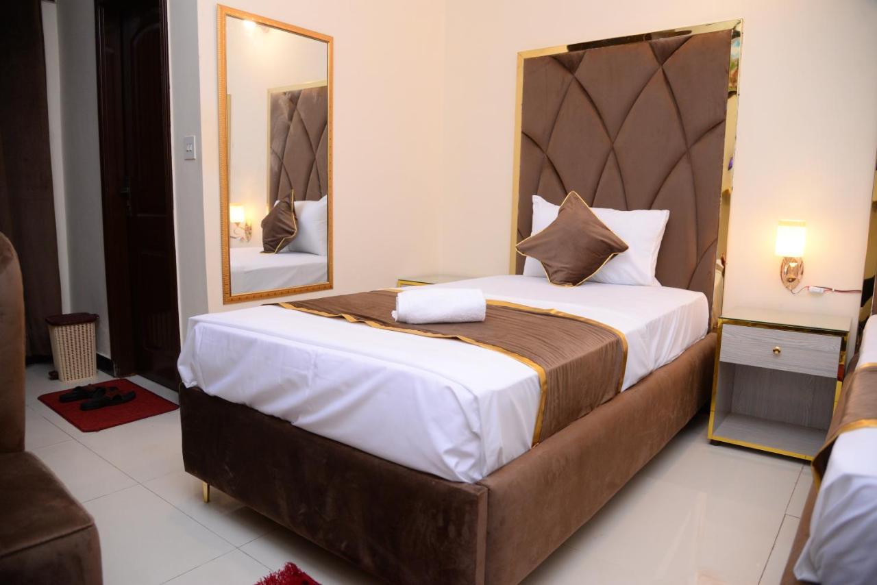Go Room Hotel Lahore Exterior photo