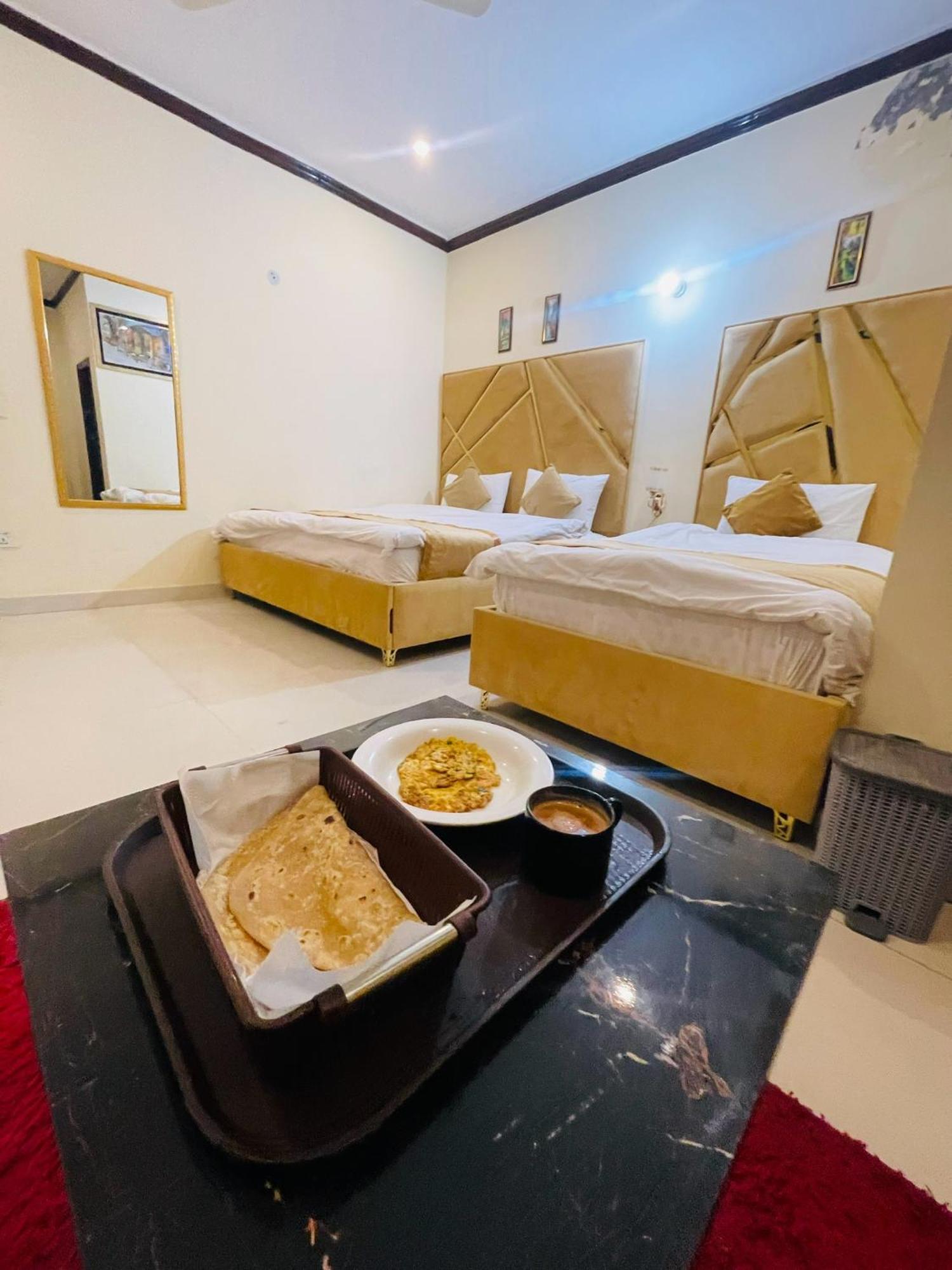 Go Room Hotel Lahore Exterior photo