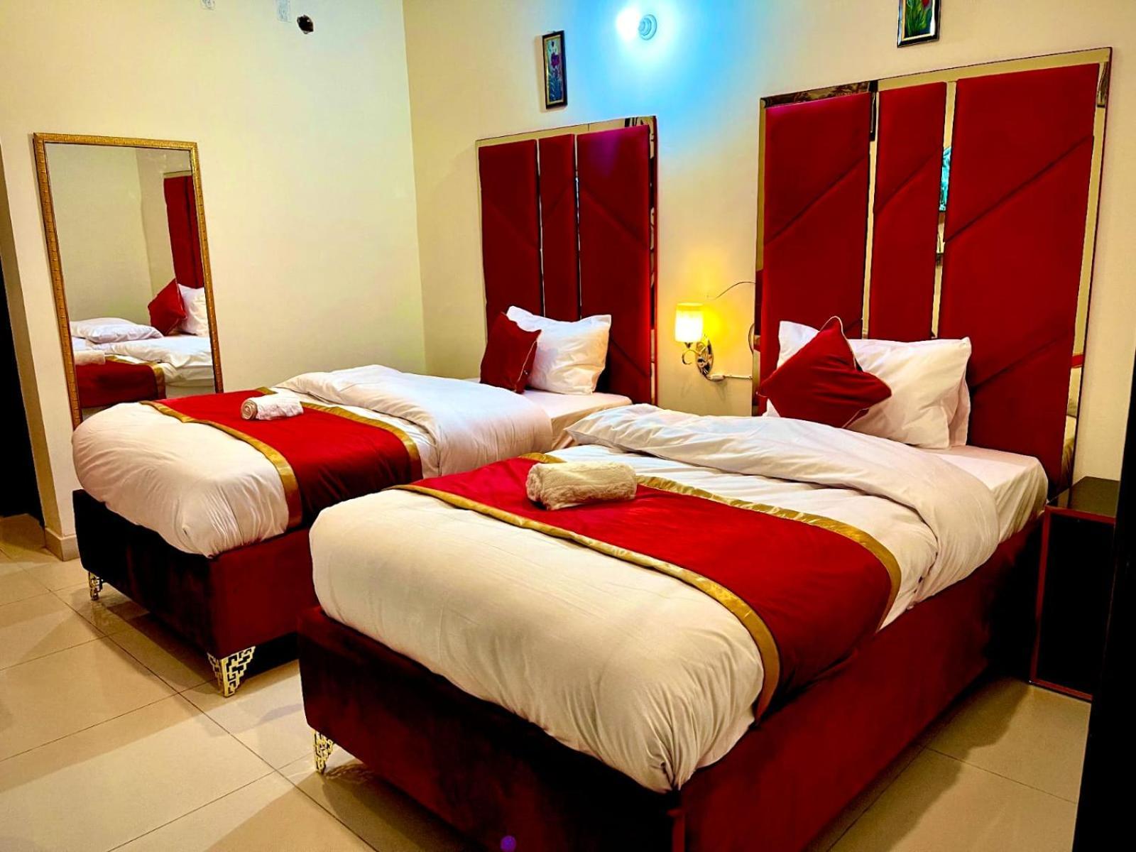 Go Room Hotel Lahore Exterior photo