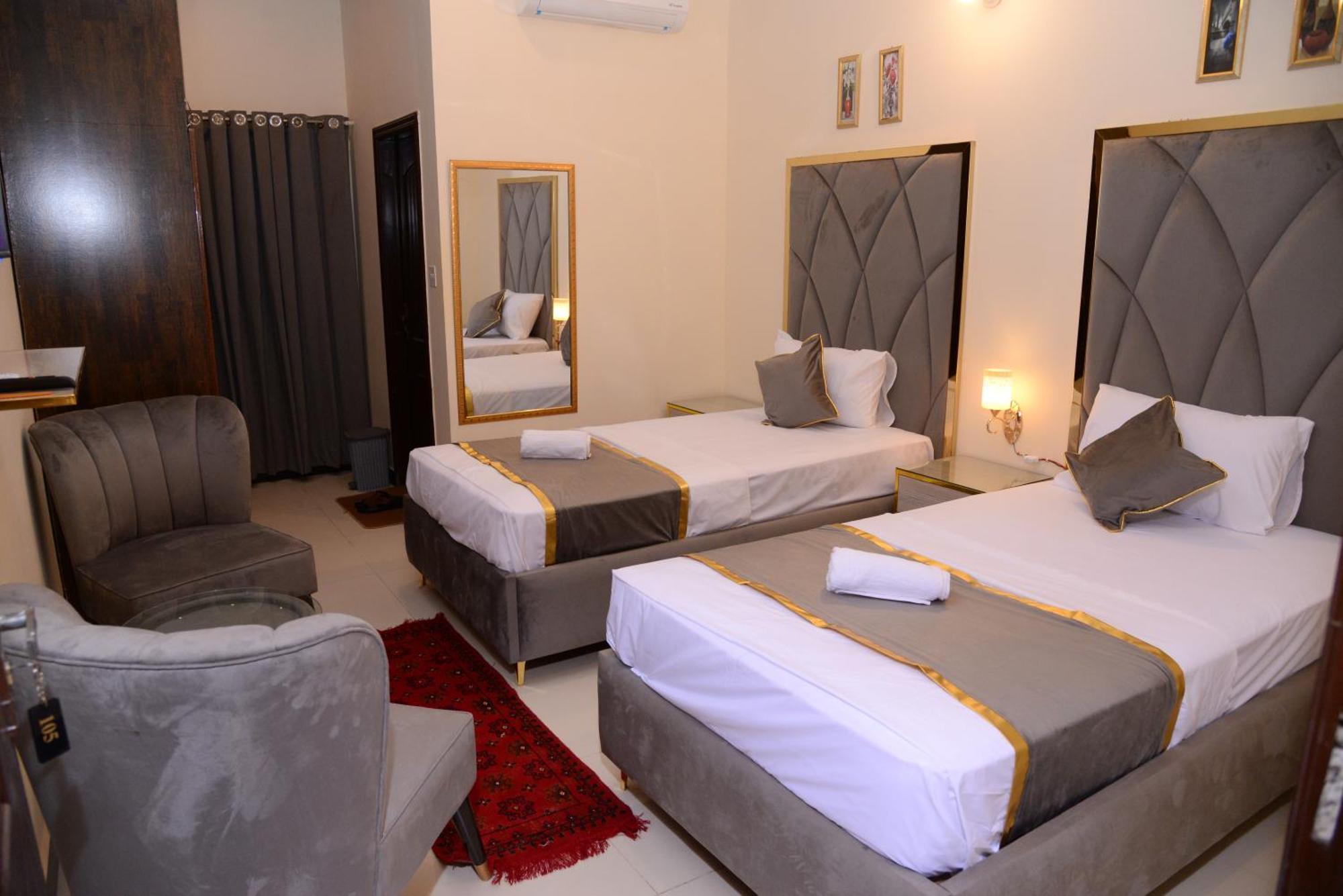 Go Room Hotel Lahore Exterior photo